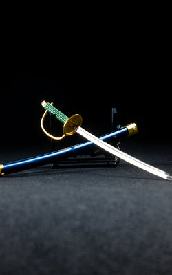 Shanks' Gryphon Keychain + Stand