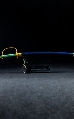 Shanks' Gryphon Keychain + Stand