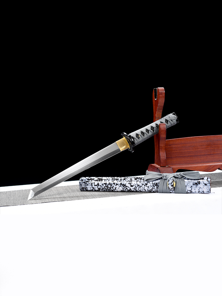 Carbon Mist Tanto